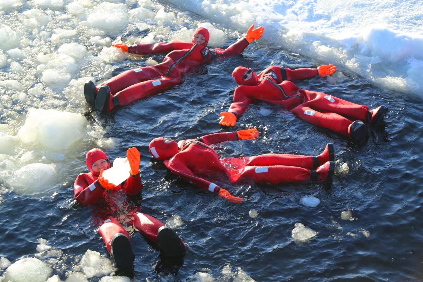 You are currently viewing Arctic Ice Floating in Kaldfjord: A Unique and Relaxing Experience