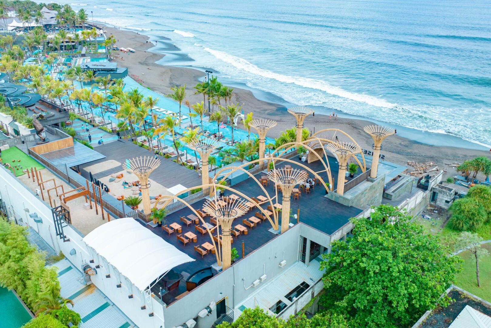 You are currently viewing Explore the Massive Atlas Beach Club in Bali: Party Paradise Awaits