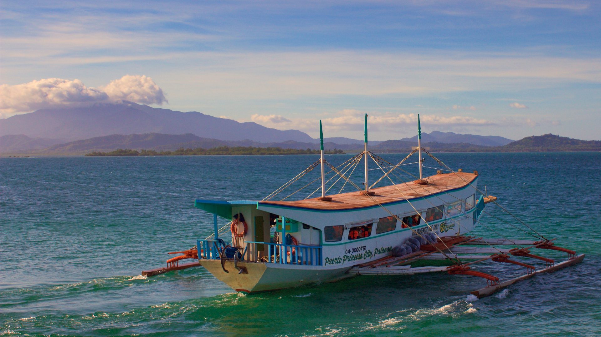 You are currently viewing How to Get to Honda Bay Palawan: Travel Tips & Routes