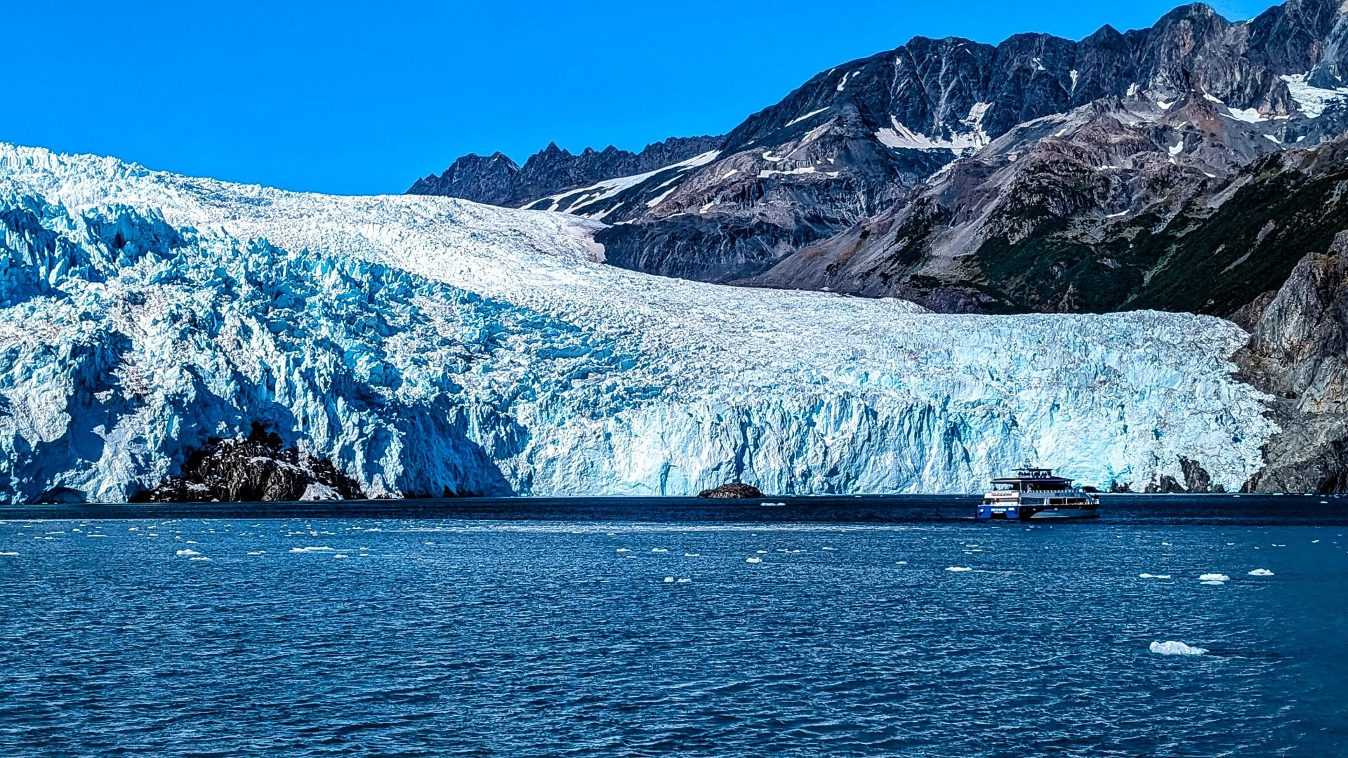 You are currently viewing The Magic of a Day Cruise at Kenai Fjords National Park, Alaska