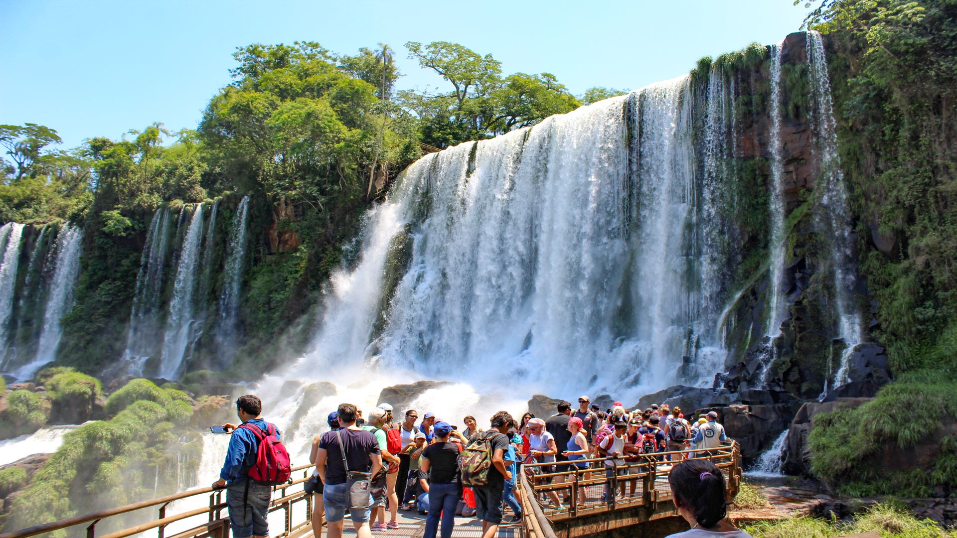 You are currently viewing Things to Do at Iguazu Falls: A Comprehensive Guide