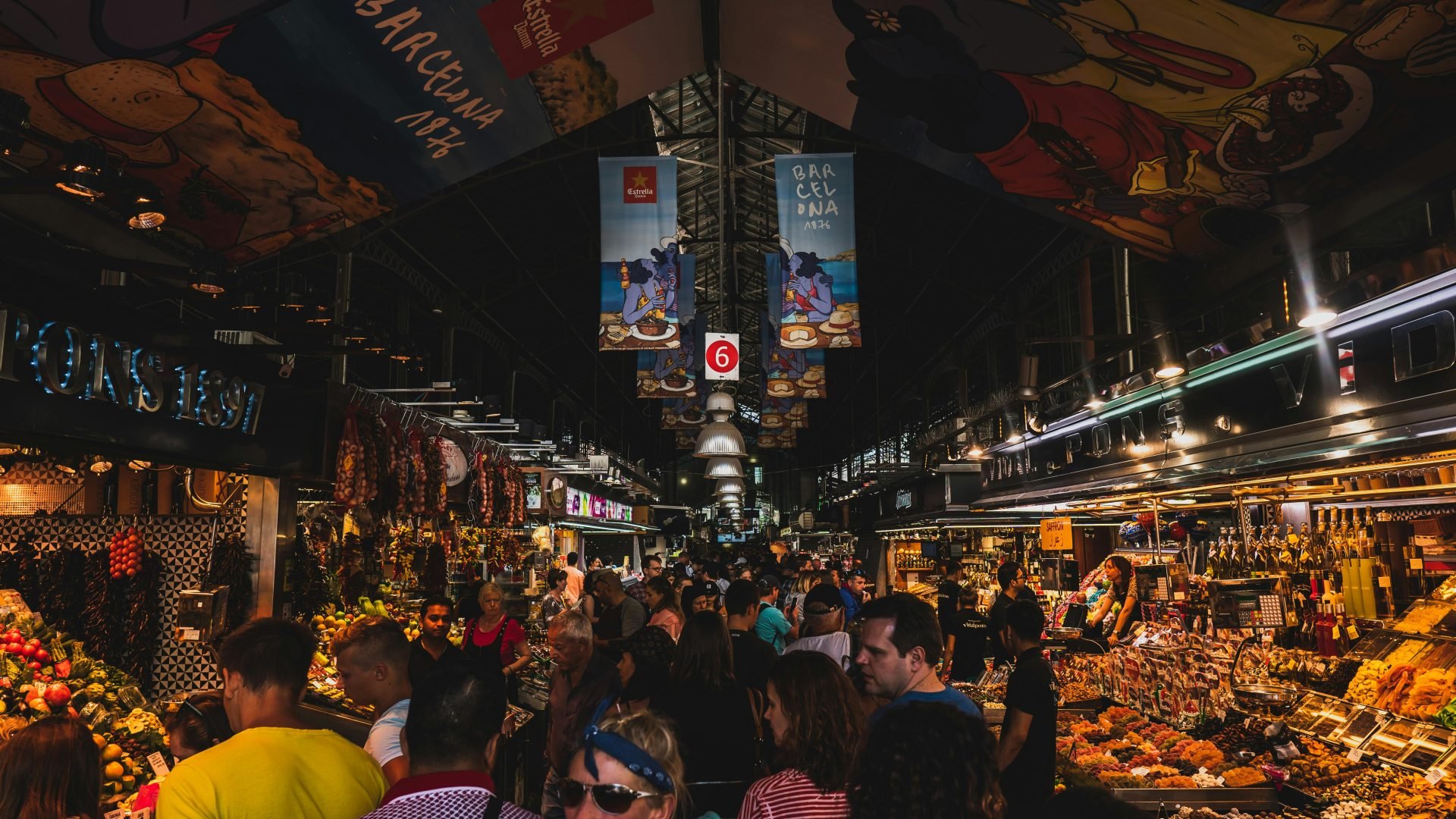 You are currently viewing Top Street Food Markets in Barcelona for Affordable and Tasty Bites