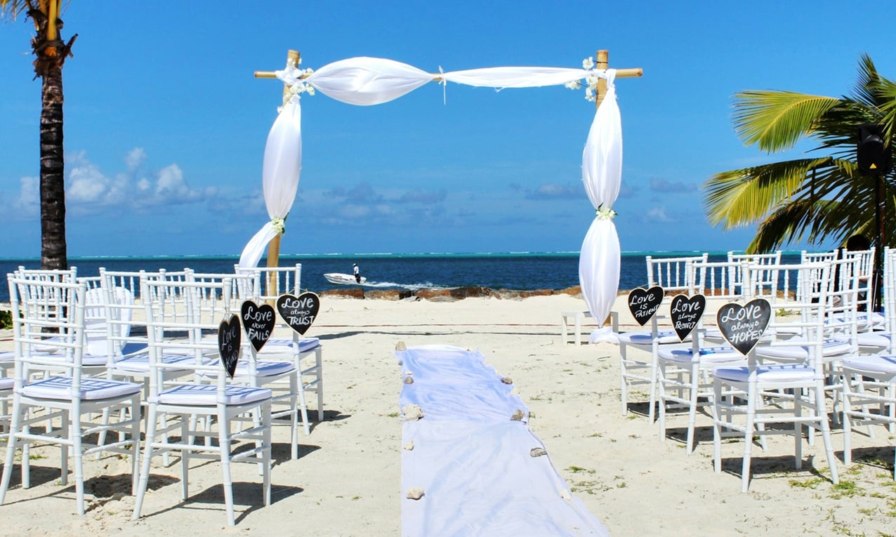 You are currently viewing How to Choose the Right Destination Wedding Location (When Everyone Tells You Something Different)