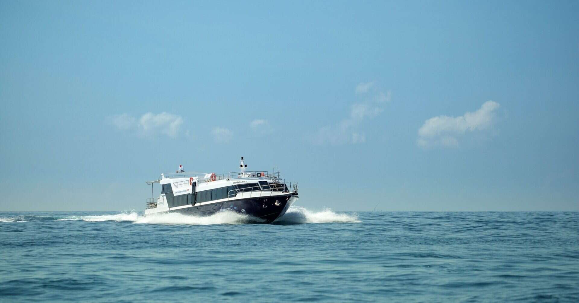 You are currently viewing Discover Lombok, Indonesia: Best Ferry Routes and Tips
