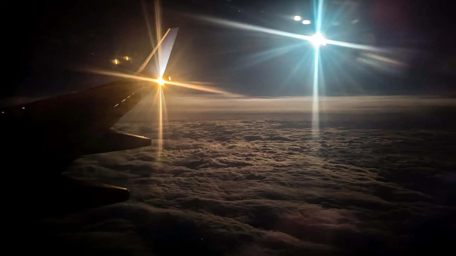 You are currently viewing When to Book Flights, Hotels & More: Your Complete Travel Planning Guide