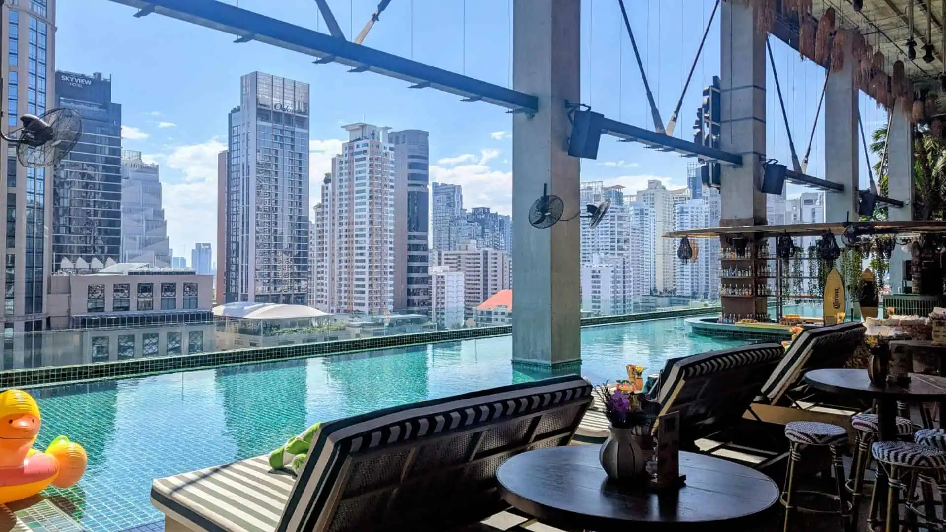 You are currently viewing Discovering Bangkok and Phuket: A Journey Through Thailand’s Urban Energy and Coastal Paradise