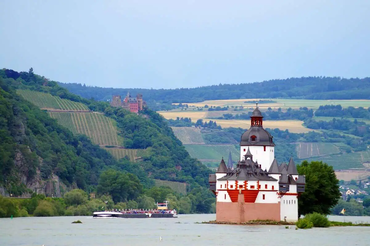 You are currently viewing Sustainable Travel Guide to Rheinland-Pfalz: A Feel-Good Itinerary Through Wine, Rivers and Wilderness
